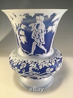 1988 Kelsey Murphy Pilgrim Cameo Glass Vase Cobalt Blue & White Musicians Signed