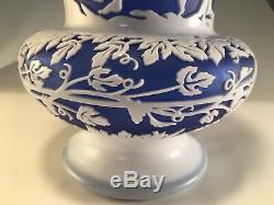 1988 Kelsey Murphy Pilgrim Cameo Glass Vase Cobalt Blue & White Musicians Signed