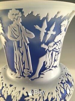 1988 Kelsey Murphy Pilgrim Cameo Glass Vase Cobalt Blue & White Musicians Signed