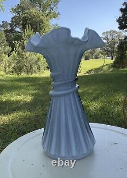 Beautiful Fenton Art Glass Vase