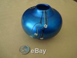 Beautiful Orient and Flume 1980 Blue Hawthorne Cabinet Vase