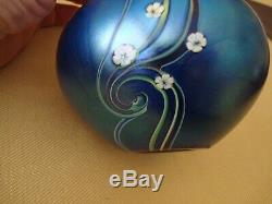 Beautiful Orient and Flume 1980 Blue Hawthorne Cabinet Vase