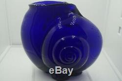 Beautiful Vintage Cambridge Glass Colbalt Blue Shell Vase