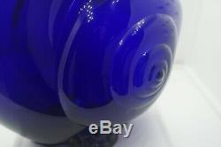 Beautiful Vintage Cambridge Glass Colbalt Blue Shell Vase