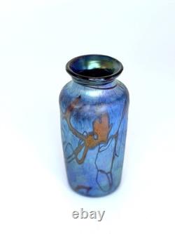 Blue Luster Vase With Red Heart Design. Blown Glass by Saul Alcaraz