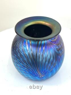 Blue Luster Vase With Red Pulled Feather Design. By Saul Alcaraz