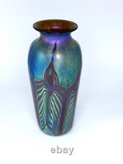 Blue Luster Vase With Red pulled feather Design. Saul Alcaraz