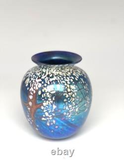 Blue Luster Vase with Cherry Blossom Design. By Saul Alcaraz. Blown Glass