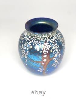 Blue Luster Vase with Cherry Blossom Design. By Saul Alcaraz. Blown Glass