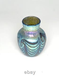 Blue Luster Vase with Red Wave Design. By Saul Alcaraz. Blown Glass