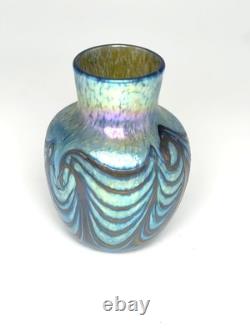 Blue Luster Vase with Red Wave Design. By Saul Alcaraz. Blown Glass