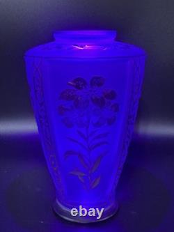 Fenton Art Glass Limited Edition 1996 Favrene Cut-Back Vase