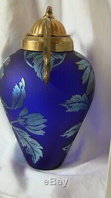 Fenton Art Vase Connoisseur Favrene Daisy 1997 CoBalt Blue Opalescent Limit 1350