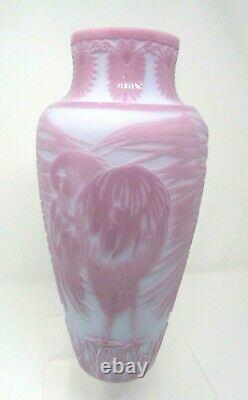 Fenton Cameo Glass Fabulous Flamingos Blue Burmese Vase Kelsey Murphy #28/50
