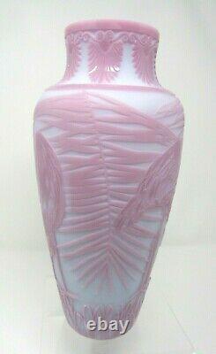 Fenton Cameo Glass Fabulous Flamingos Blue Burmese Vase Kelsey Murphy #28/50