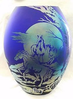 Fenton JK SPINDLER Favrene Wild Horses Anniversary Vase #666/950 Cobalt Blue