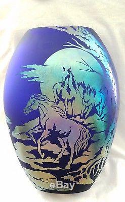 Fenton JK SPINDLER Favrene Wild Horses Anniversary Vase #666/950 Cobalt Blue