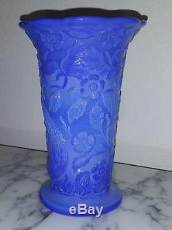 Fenton Periwinkle Blue 1930's Peacock Vase