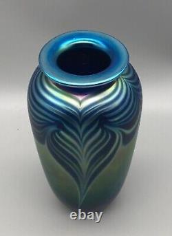 Gorgeous Signed 1986 Eickholt Art Glass Blue Aurene Pulled Feather Vase