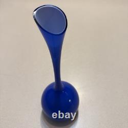 Gunnar Ander Lindshammar Sweden Blue Glass Vase white interior MidCentury Modern