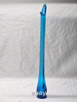 LE Smith MCM Art Glass 19 Peacock Blue 6 Panel Ribbed SIMPLICITY Swung Vase