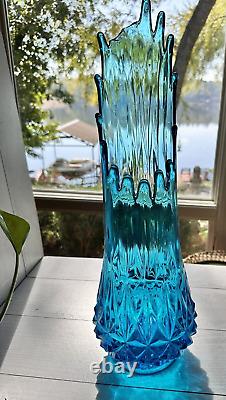 LE Smith Peacock Blue Diamond Butt 22 MCM Swung Glass Vase