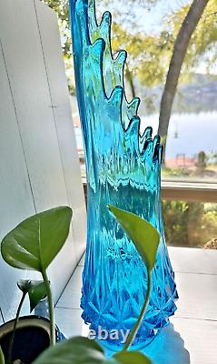 LE Smith Peacock Blue Diamond Butt 22 MCM Swung Glass Vase