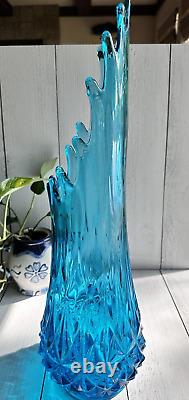 LE Smith Peacock Blue Diamond Butt 22 MCM Swung Glass Vase