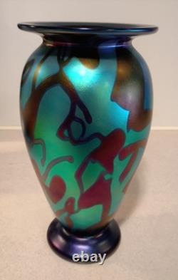 Large 9.5 Stunning 2002 Signed Robert Eickholt Iridescent Footed Art Glass Vase