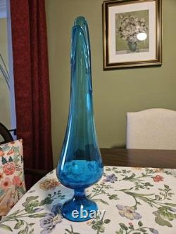MCM LE Smith Swung Peacock Blue Simplicity Vase 18