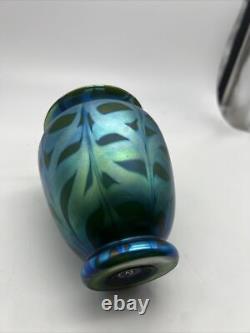 ORIENT & FLUME blue and green Iridescent Art Glass Vase 1979. Signed