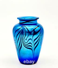 Orient & Flume Art Glass Vase Pulled Feather On Iridescent Blue Signed 1991