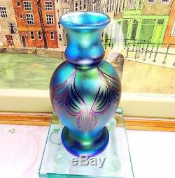Orient & Flume Signed Art Glass Aurene Cobalt Blue Pulled Feather 8 1/2 Vase