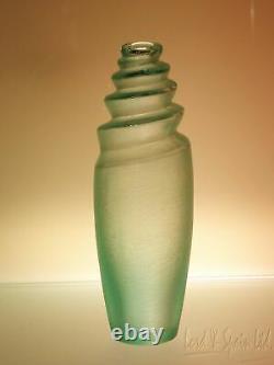 Pretty Lalique Art Glass Perl Green 7 CEBU Bud Flower Vase
