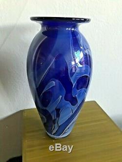 ROBERT EICKHOLT 2004 Art Glass Vase 8.25 Shades of Blue Sparkle Signed MINT