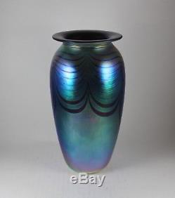ROBERT EICKHOLT unsigned 9 1/4 Pulled Feather Art Glass Blue Iridescent Vase