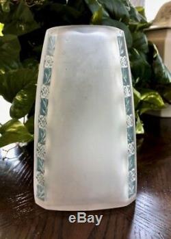 René Lalique 1919 Fleurettes Vase Great Condition Signed R Lalique (Rene)