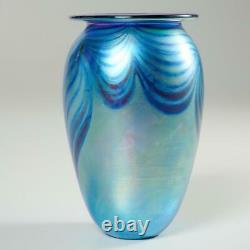 Robert Eickholt 1987 Iridescent Blue Art Glass Vase Hand Blown & Signed, 5.75