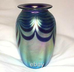 Robert Eickholt 1988 Cobalt Blue 5 3/4 Pulled Feather Hand Blow Art Glass Vase