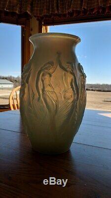 Sabino Art Glass La Danse Vase Nude Opalescent a. K. A Vase Gaite perfect