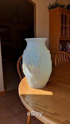 Sabino Art Glass La Danse Vase Nude Opalescent a. K. A Vase Gaite perfect