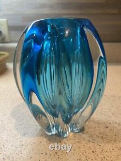 Sanyu Vintage Japanese Decorative Art Glass Vase Blue And Clear Ribbed Design