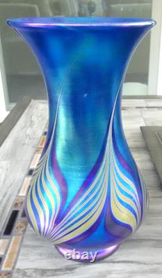 Signed 2010 Vandermark Art Glass Blue Aurene Iridescent Pulled Feather Vase 9
