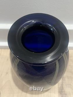 Signed Robert Eickholt 2001 Cobalt Blue Sea Anemone Art Glass Vase 7.75 Vintage