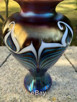 Signed Stunning Carlson Studio Art Glass Blue Aurene Color Pulled Feather Vase