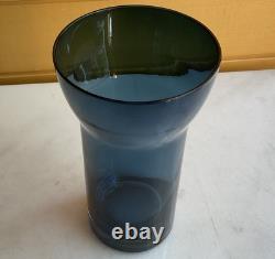 Stunning Smokey Blue Finnish Mid Century Riihimaen Lasi Oy Riihimaki Glass vase