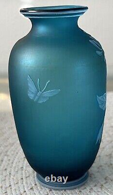 THOMAS WEBB & SONS Carved English Blue Cameo Art Glass Vase 4-3/4 Tall