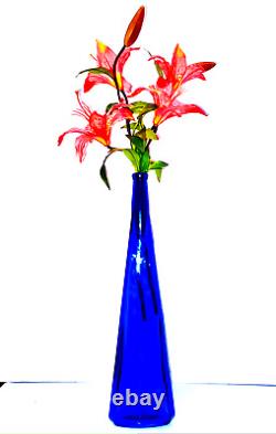 VINTAGE HAND BLOWN COBALT GLASS BLUE FLOWER VASE / BOTTLE 19 tall RareFind