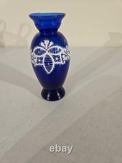 VTG 1939 New York World's Fair Cobalt Blue Glass Vase Italian Pavilion Scen 4.5