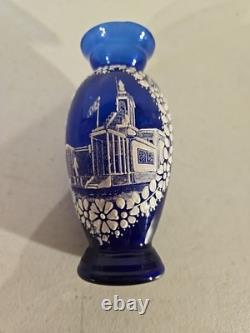 VTG 1939 New York World's Fair Cobalt Blue Glass Vase Italian Pavilion Scen 4.5